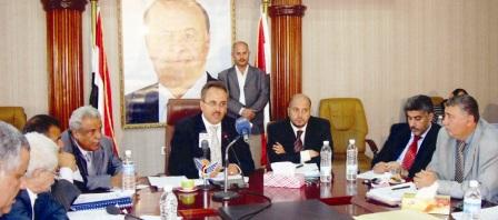 جانب من اجتماع محلي أمانة العاصمة أمس